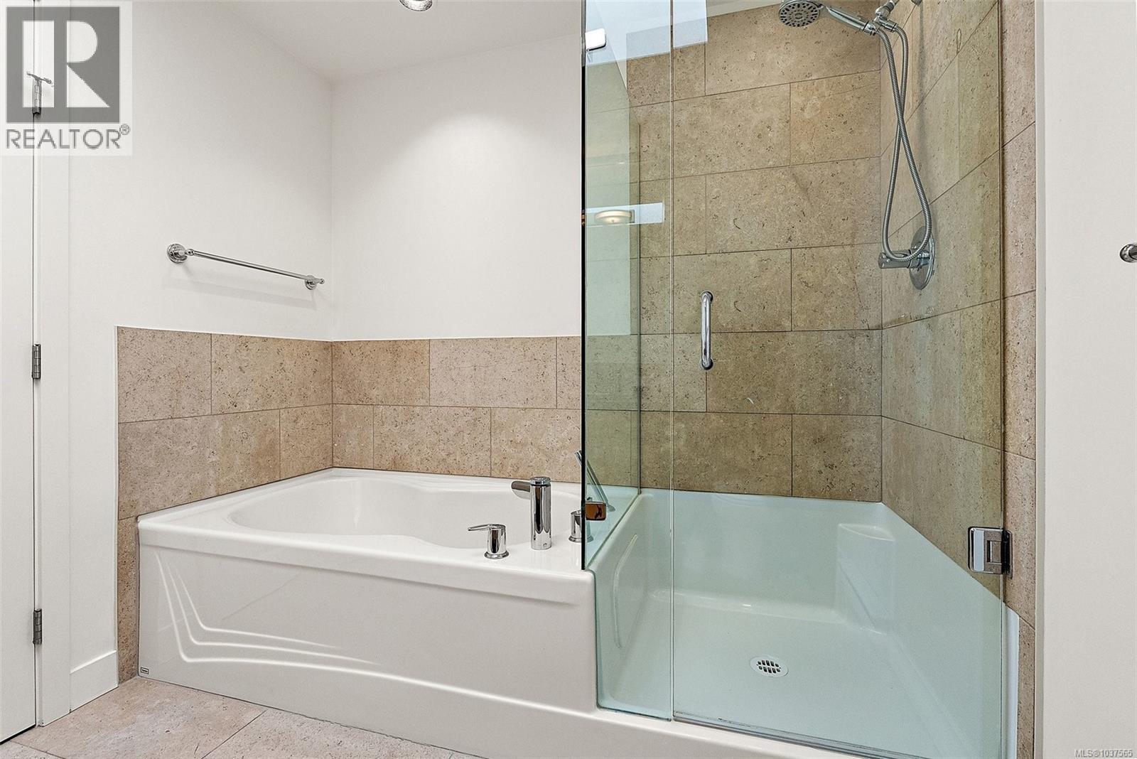 2 1696 Pear St, Saanich, British Columbia  V8P 2A6 - Photo 26 - 1037565