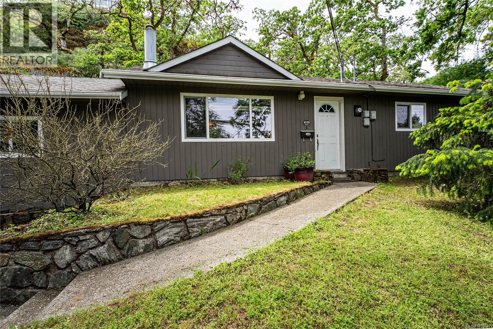 4120 Quadra St, Saanich, British Columbia  V8X 3B9 - Photo 1 - 1036347