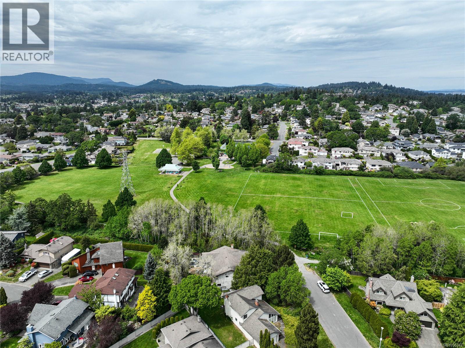 4120 Quadra St, Saanich, British Columbia  V8X 3B9 - Photo 31 - 1036347