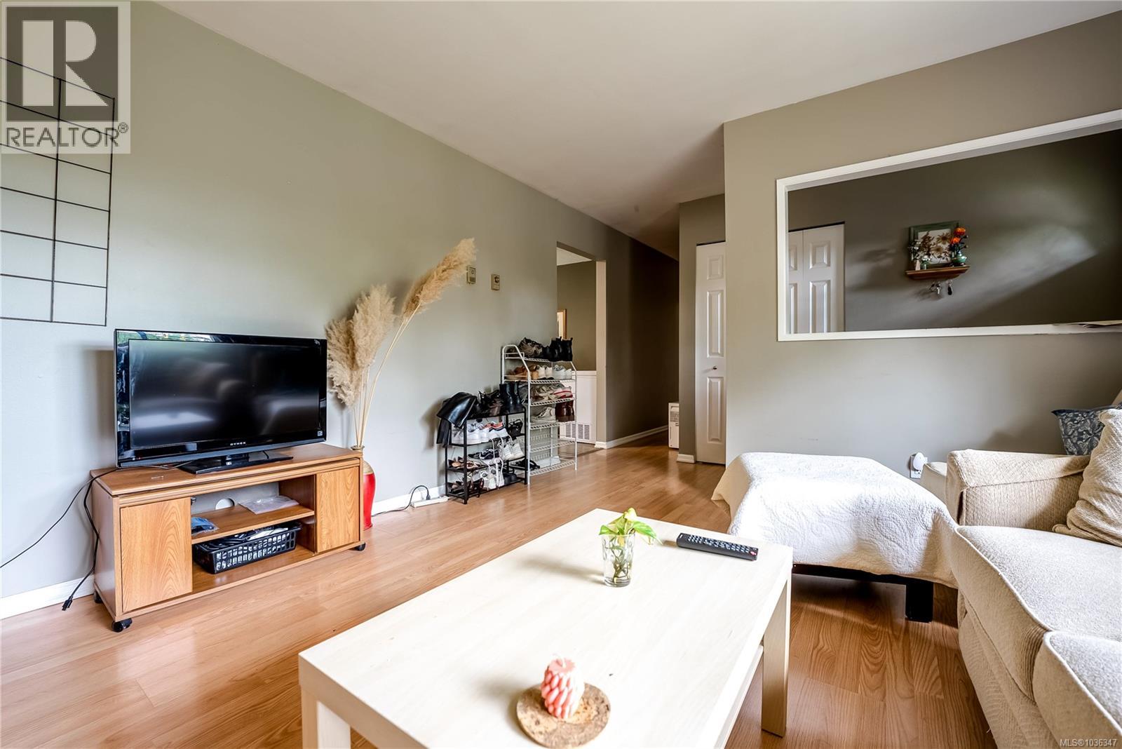 4120 Quadra St, Saanich, British Columbia  V8X 3B9 - Photo 4 - 1036347