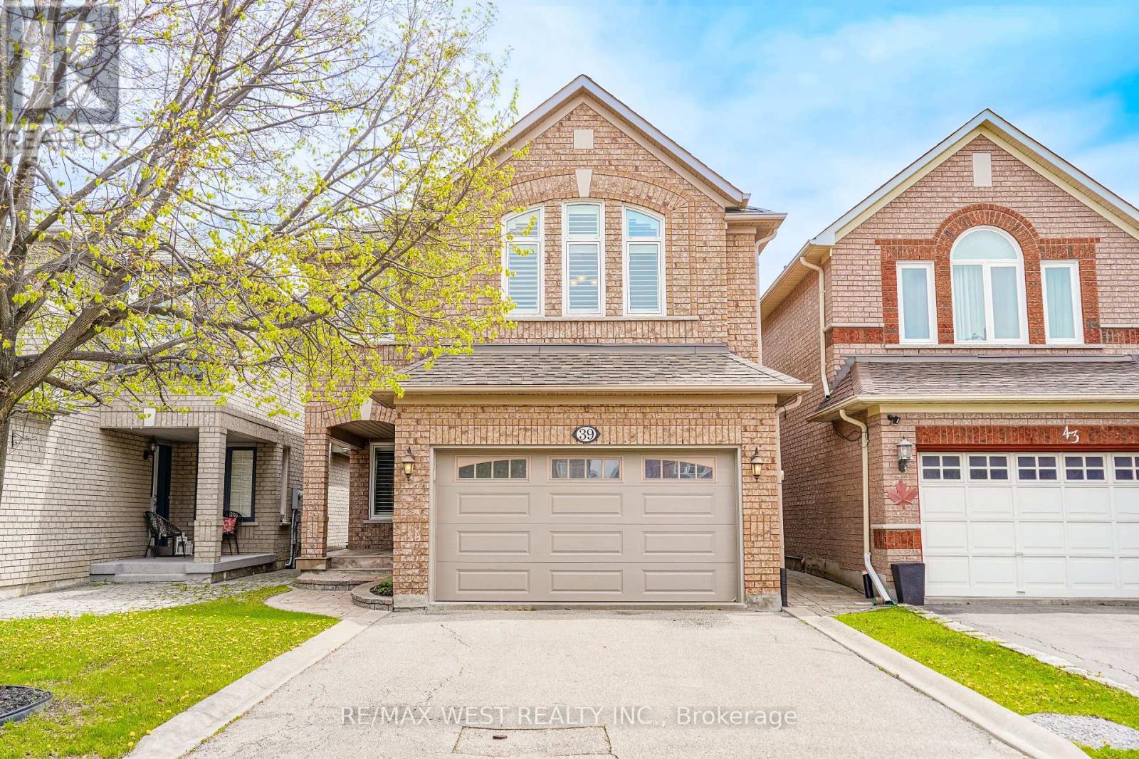 39 SYLWOOD CRESCENT, Vaughan, Ontario