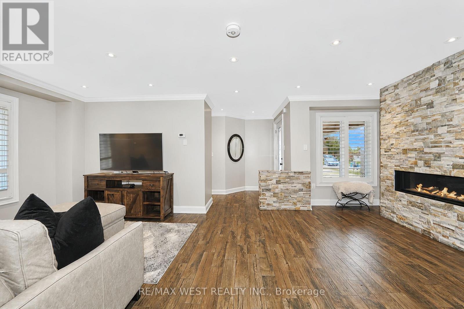 39 Sylwood Crescent, Vaughan, Ontario  L6A 2R2 - Photo 3 - N13157634