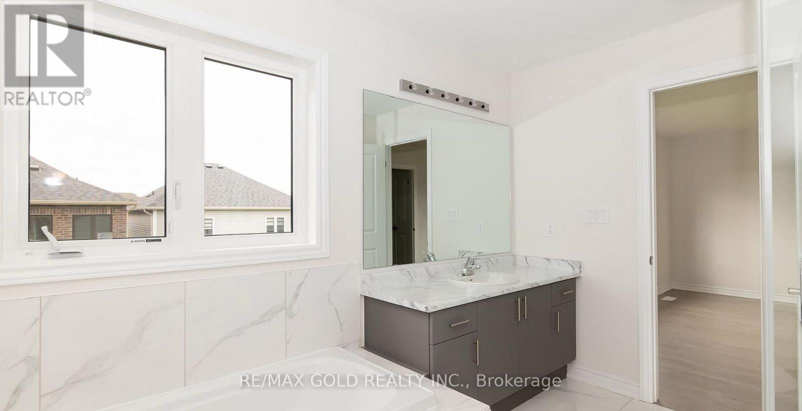 151 Terry Fox Drive, Barrie, Ontario  L9J 0L9 - Photo 7 - S13157500