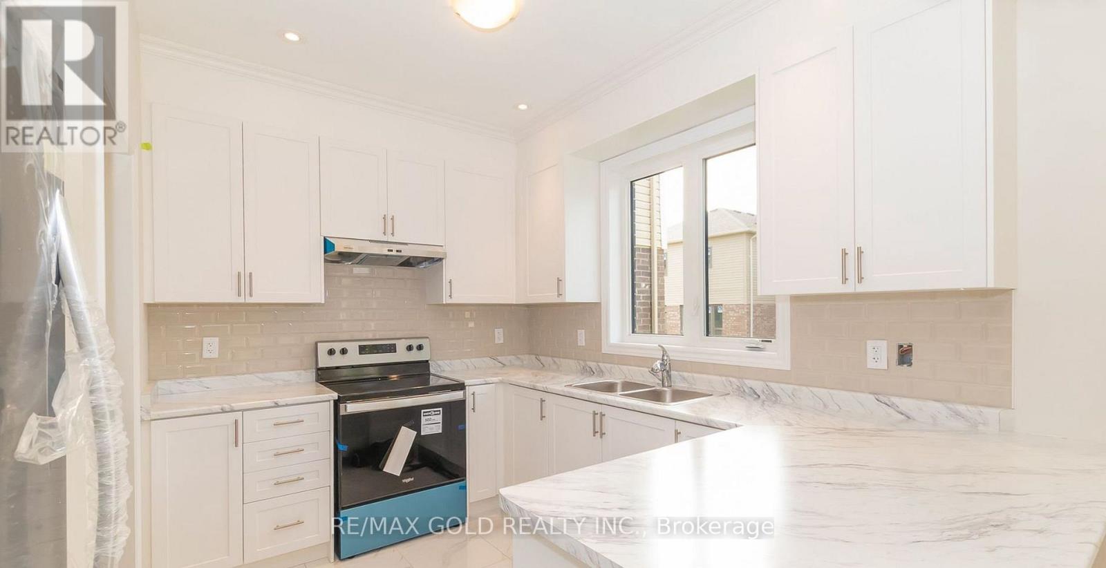 151 Terry Fox Drive, Barrie, Ontario  L9J 0L9 - Photo 8 - S13157500