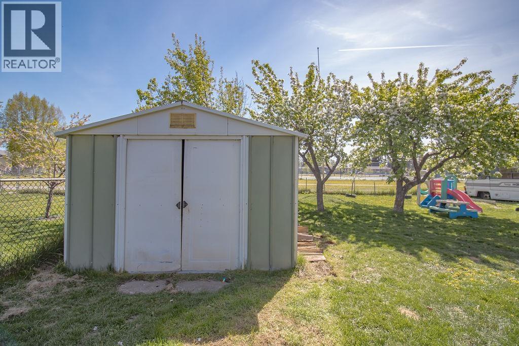 273 Dogwood Street, Fort St. James, British Columbia  V0J 1P0 - Photo 32 - R3126004