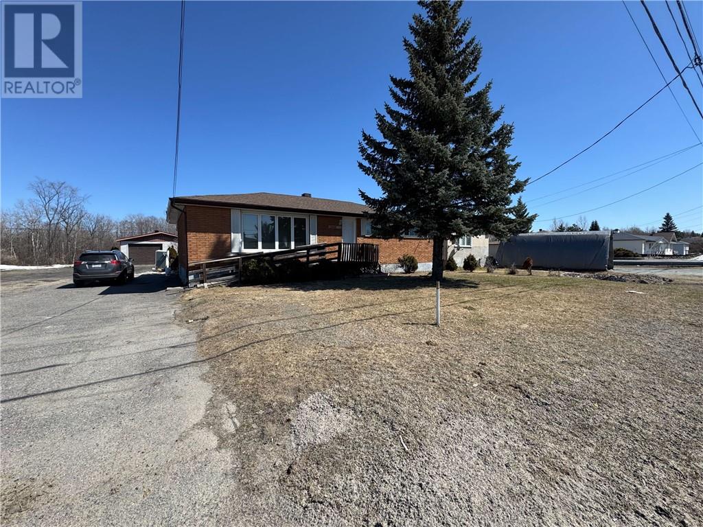 2600 Municipal Road Unit# Upper, Val Caron, Ontario  P3N 1K6 - Photo 2 - 2127926