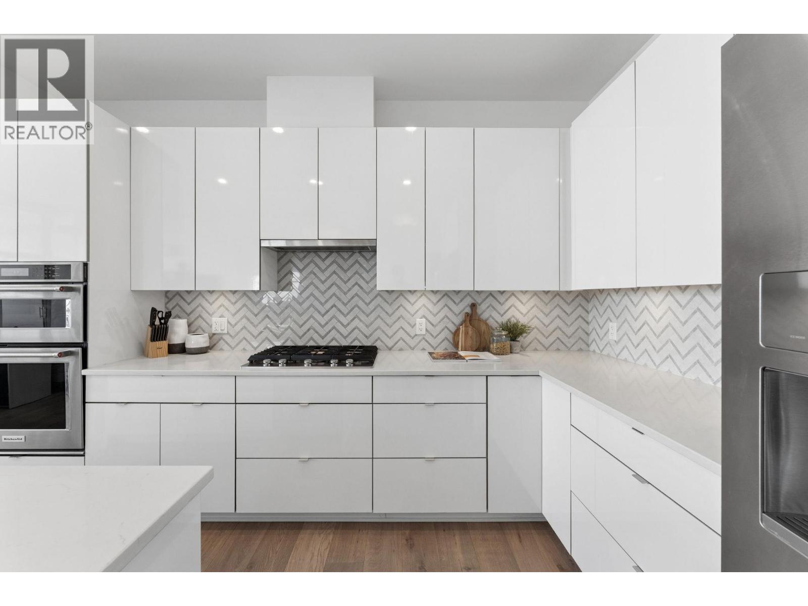 Ph2 200 Nelson's Crescent, New Westminster, British Columbia V3L 0H9 - Photo 14 - R3125307