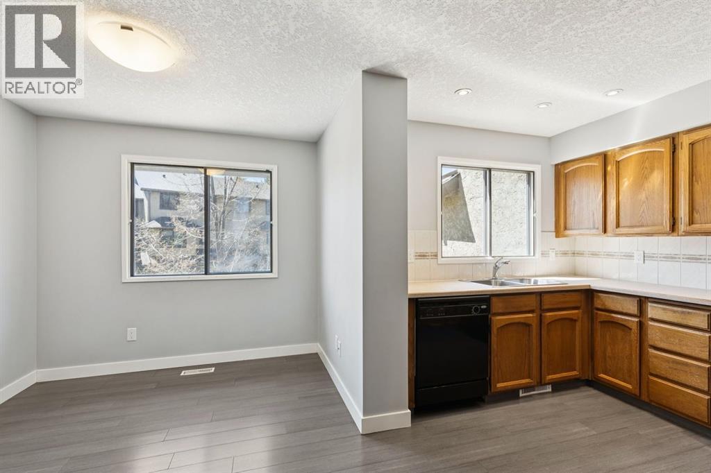 22 Glamis Gardens SW, Calgary, Alberta  T3E 6S4 - Photo 13 - A2310779