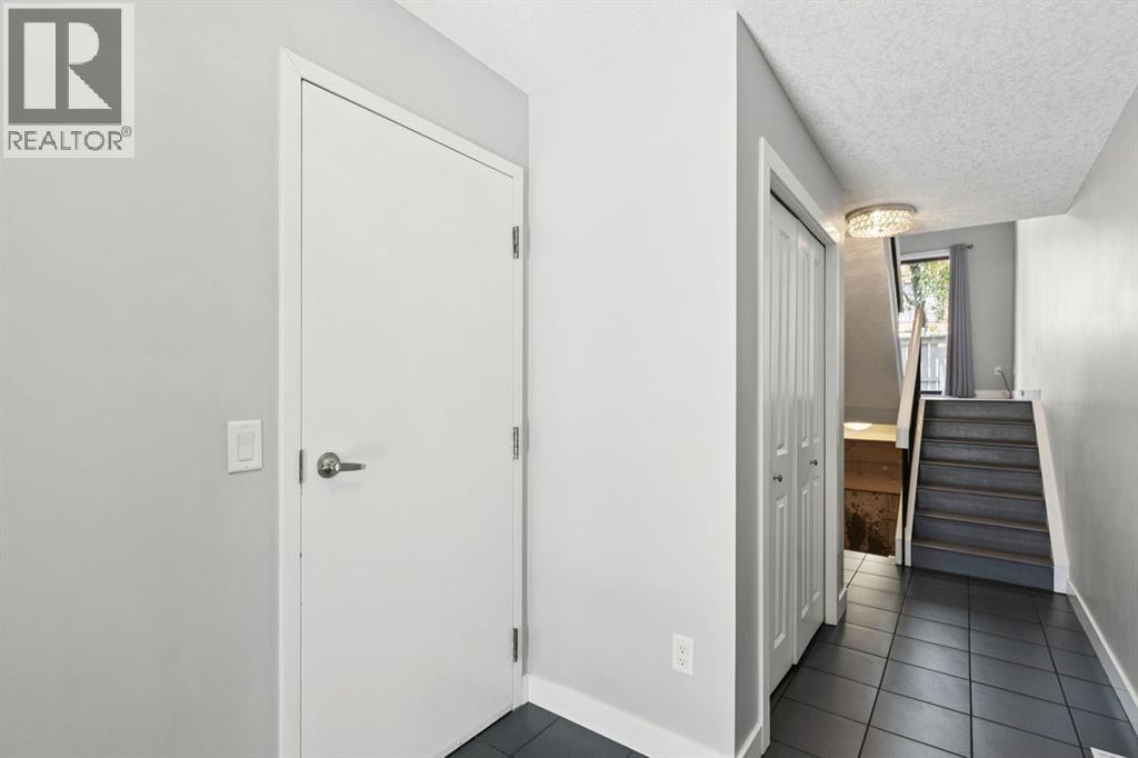 22 Glamis Gardens SW, Calgary, Alberta  T3E 6S4 - Photo 28 - A2310779