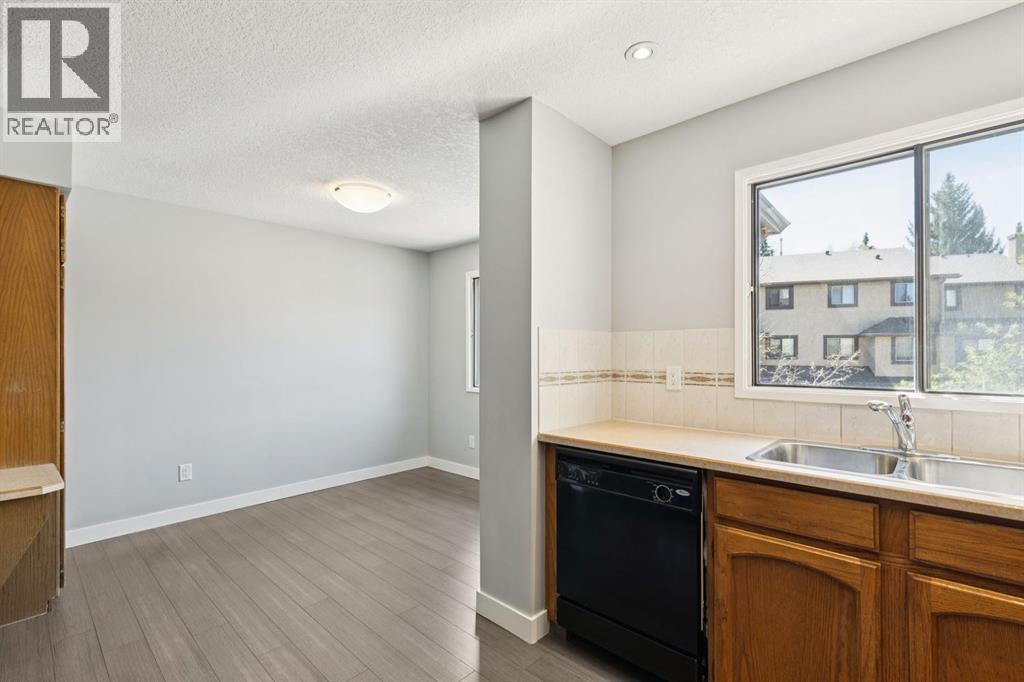 22 Glamis Gardens SW, Calgary, Alberta  T3E 6S4 - Photo 19 - A2310779