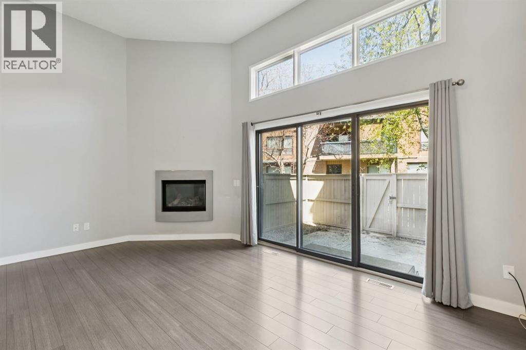 22 Glamis Gardens SW, Calgary, Alberta  T3E 6S4 - Photo 7 - A2310779