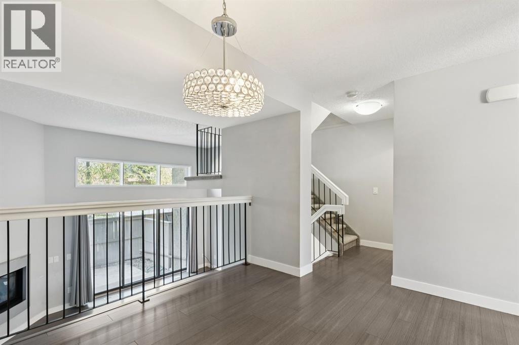 22 Glamis Gardens SW, Calgary, Alberta  T3E 6S4 - Photo 11 - A2310779