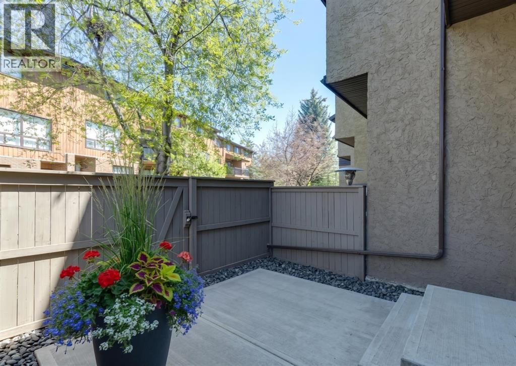 22 Glamis Gardens SW, Calgary, Alberta  T3E 6S4 - Photo 30 - A2310779