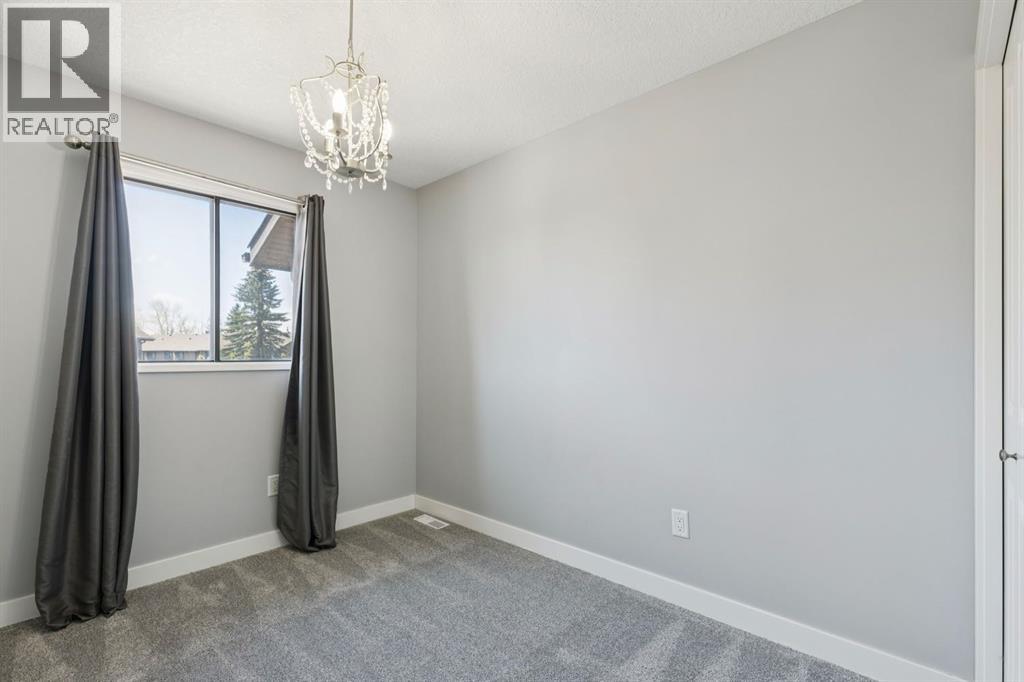 22 Glamis Gardens SW, Calgary, Alberta  T3E 6S4 - Photo 25 - A2310779