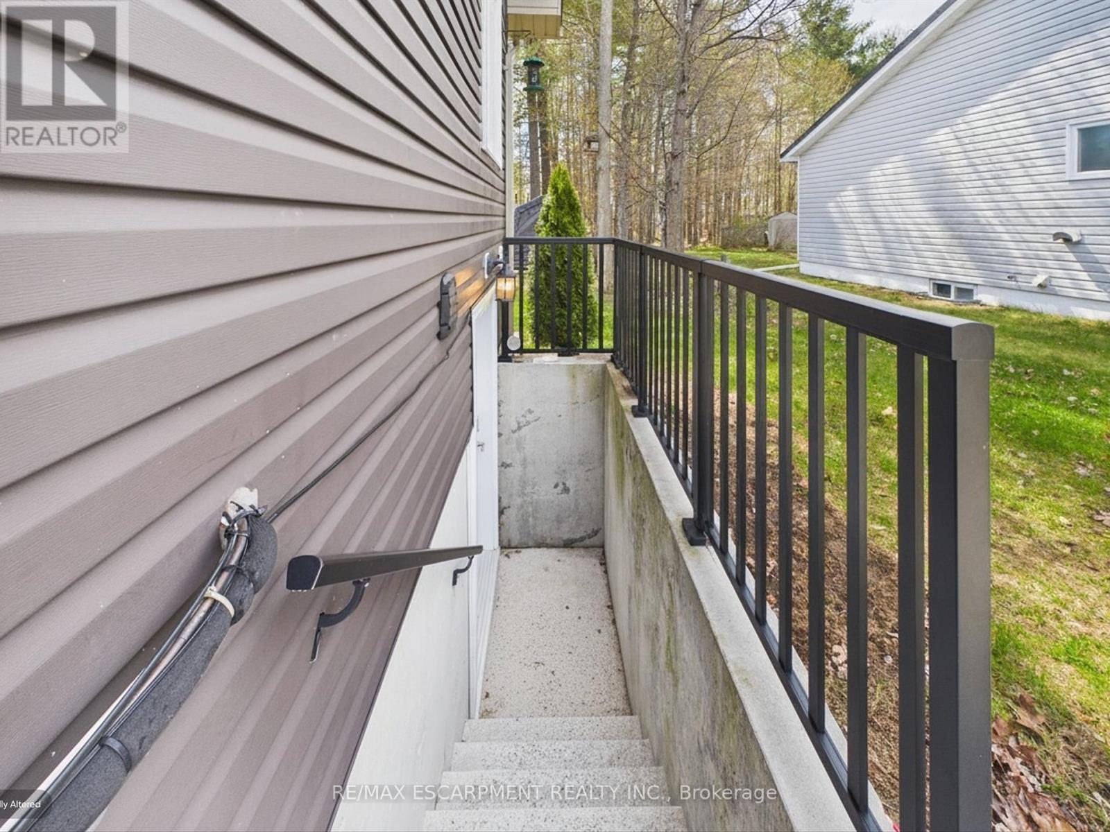 10 Thain Street W, Gravenhurst, Ontario  P1P 1Z6 - Photo 20 - X13157476