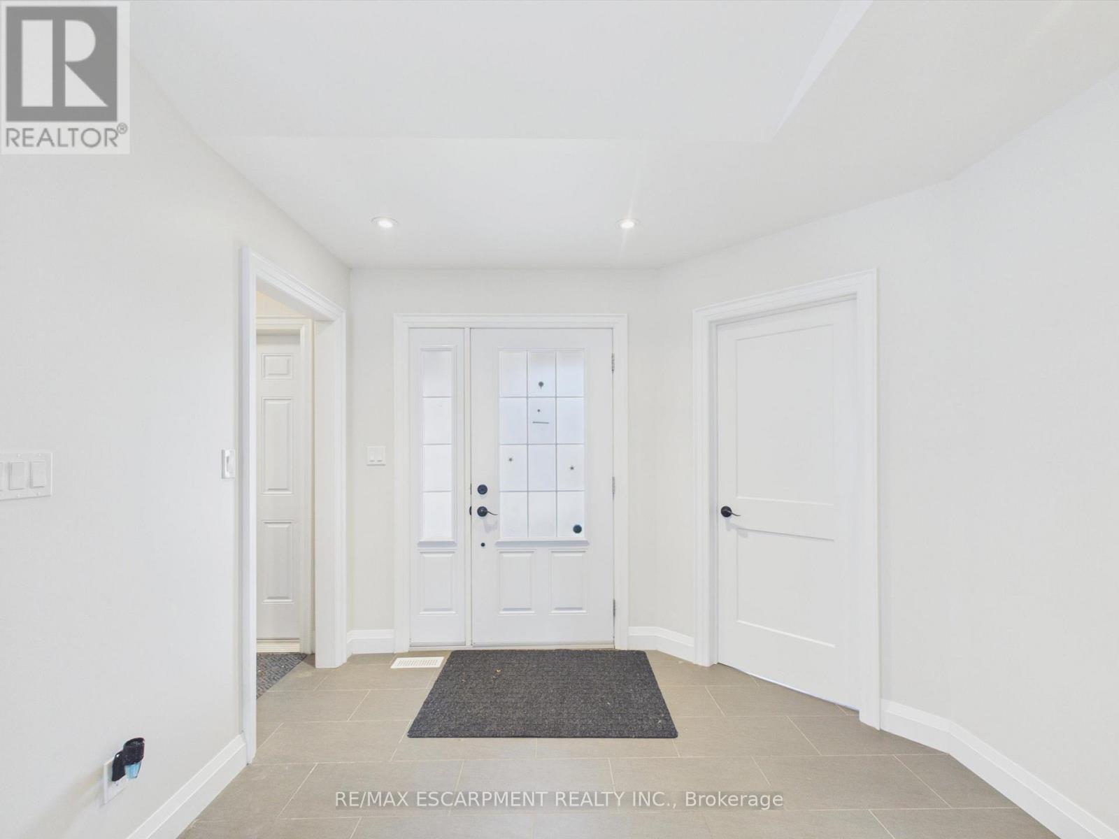 10 Thain Street W, Gravenhurst, Ontario  P1P 1Z6 - Photo 5 - X13157476