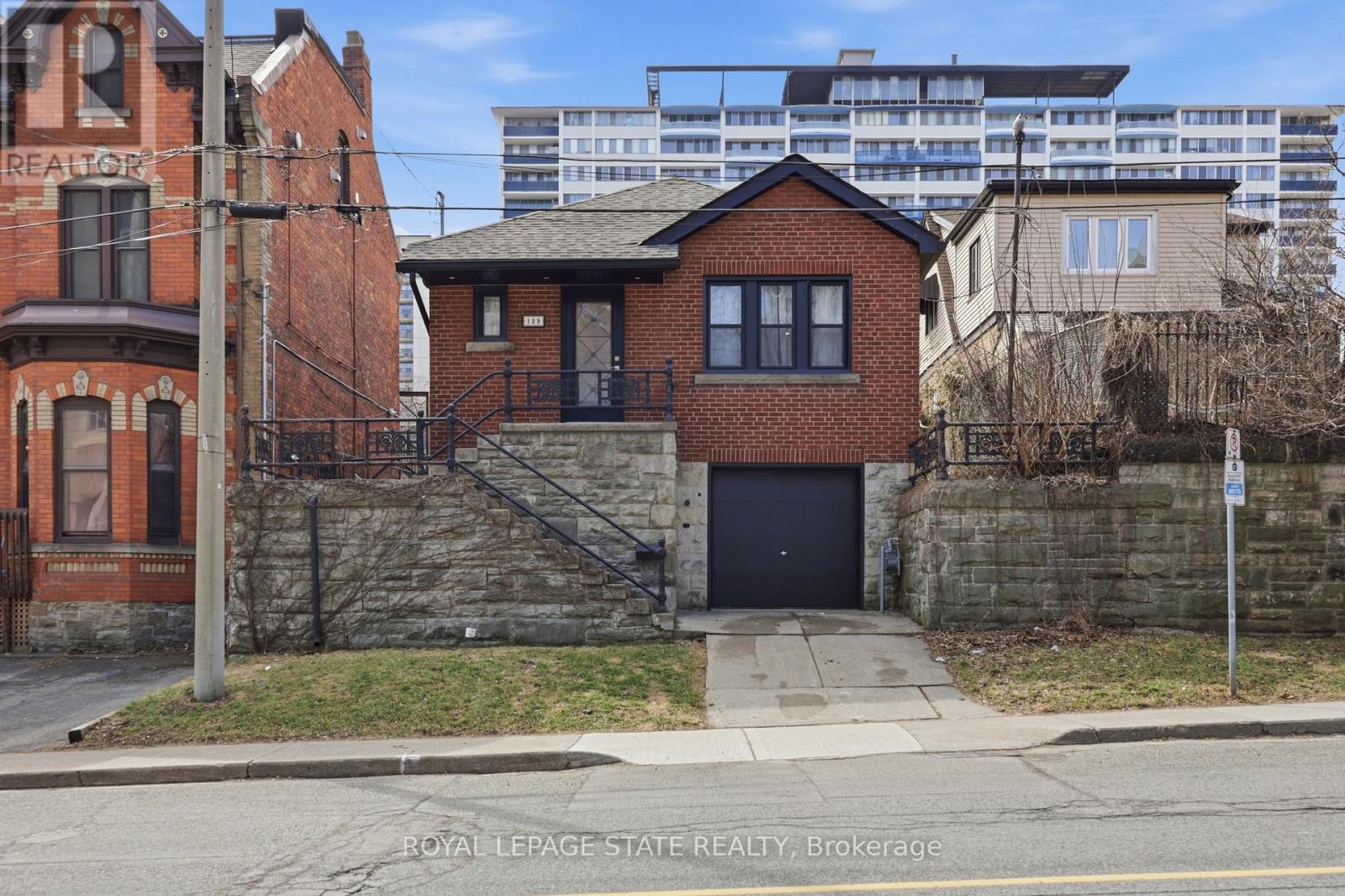129 Jackson Street W, Hamilton, Ontario  L8P 1L8 - Photo 1 - X13157622