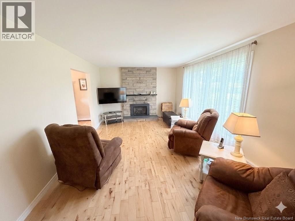 111 Elizabeth Street, Woodstock, New Brunswick  E7M 1P8 - Photo 21 - NB140002