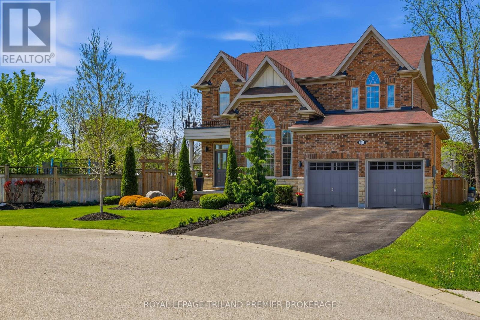 $1,249,900201 Dorchester Court, Woodstock, Ontario