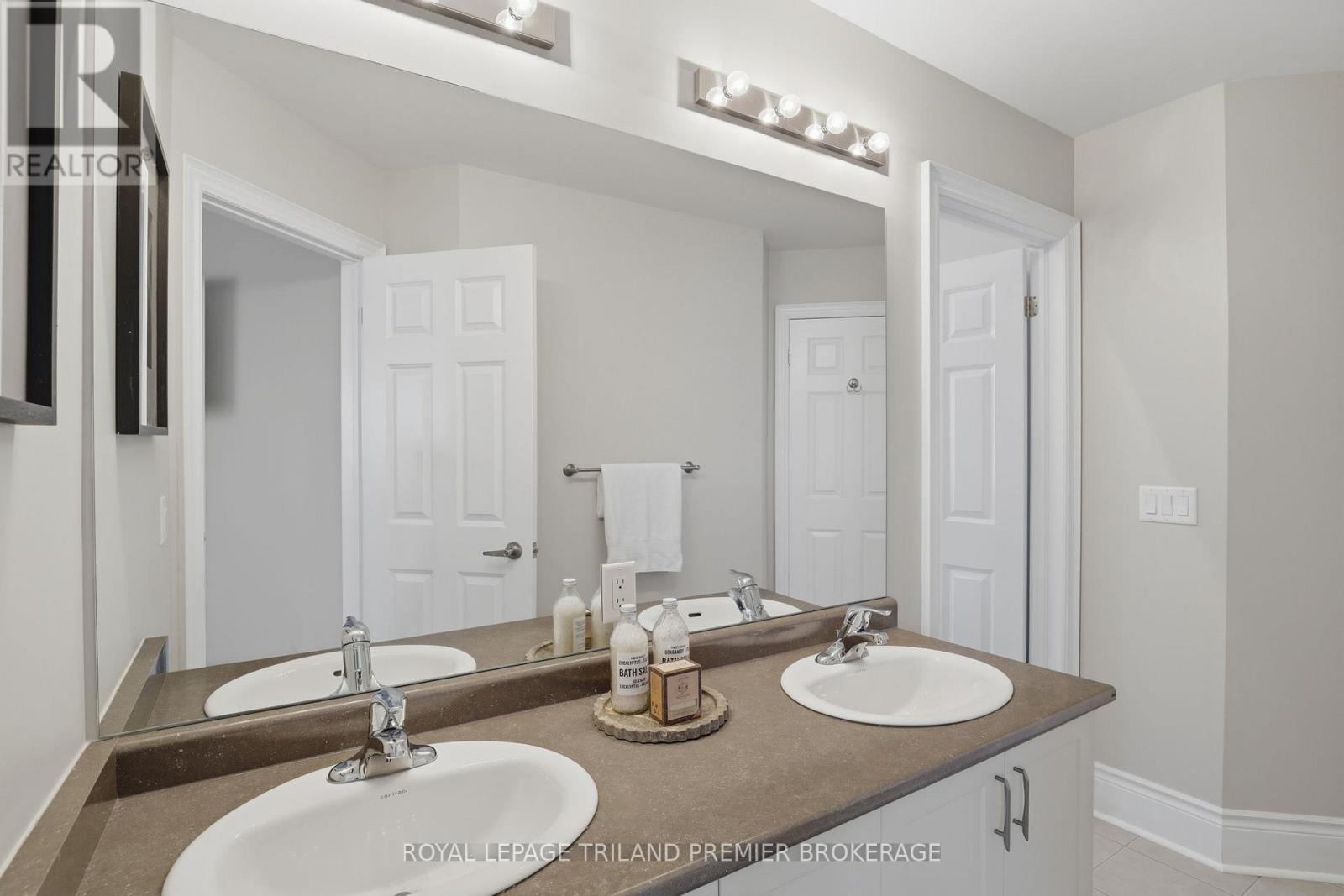 201 Dorchester Court, Woodstock, Ontario  N4S 7W2 - Photo 32 - X13157774