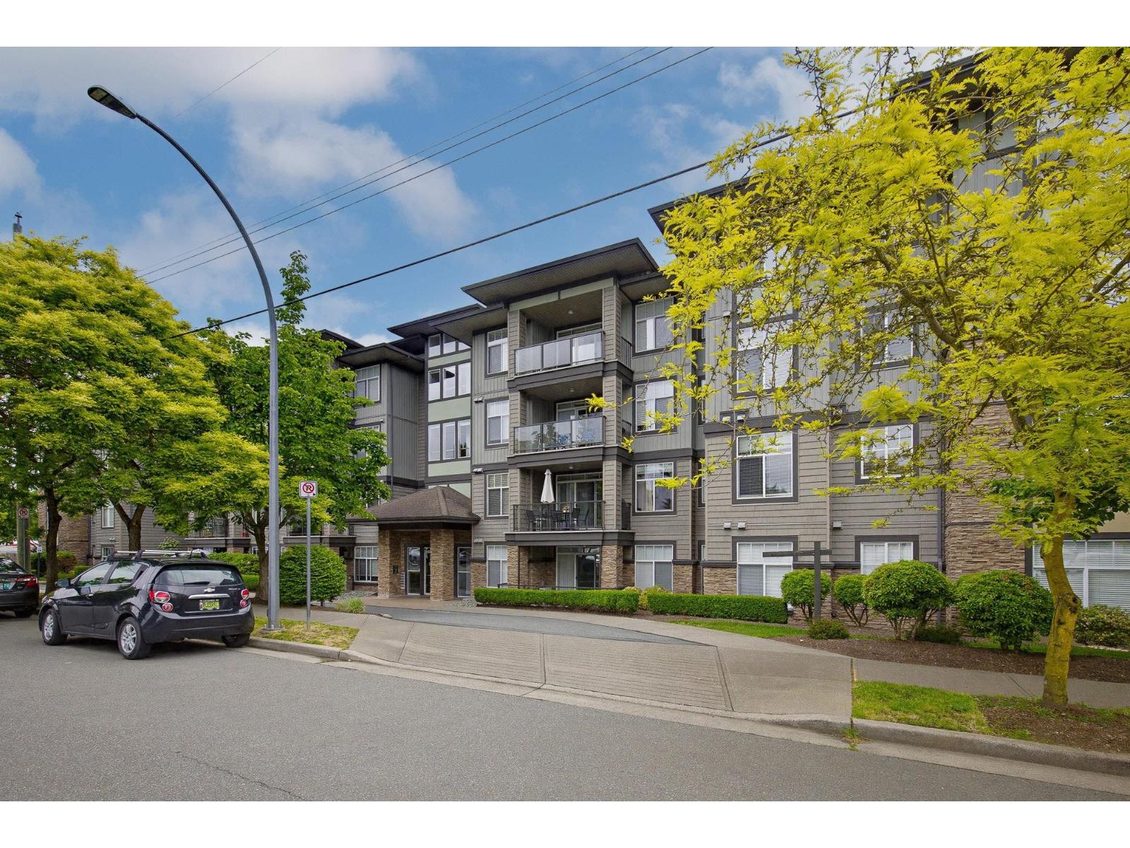 403 2068 Sandalwood Crescent, Abbotsford, British Columbia  V2S 3H6 - Photo 2 - R3126278
