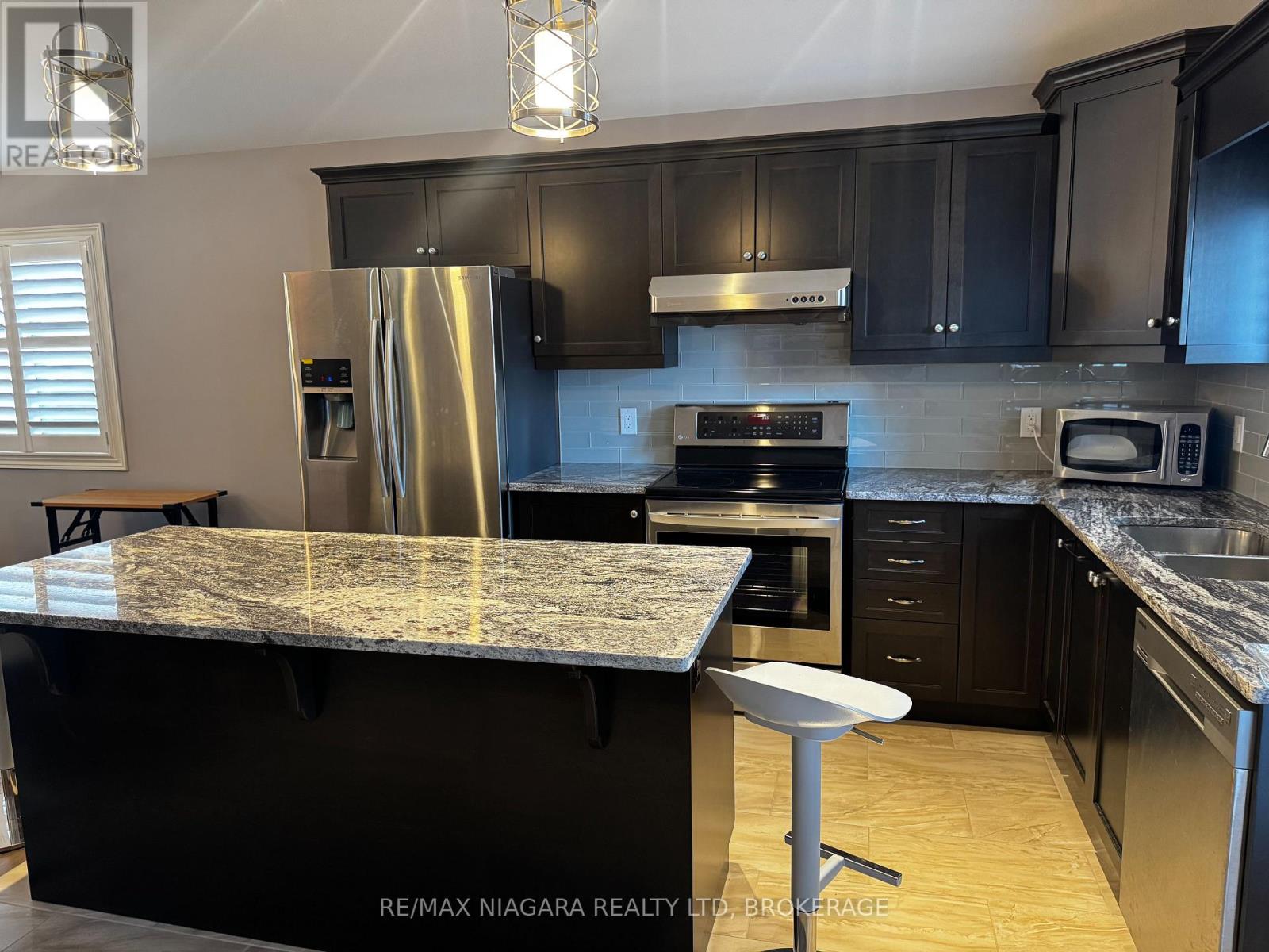 6352 Sam Lorfida Drive, Niagara Falls, Ontario  L2G 5Z3 - Photo 5 - X13157724