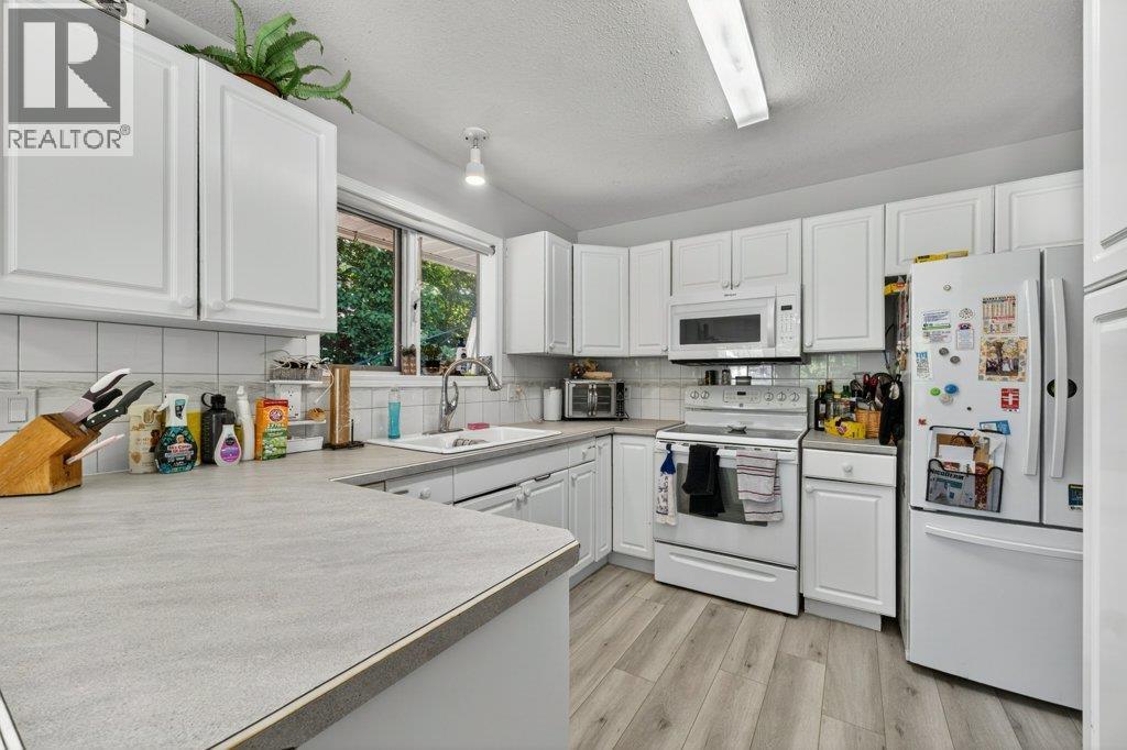 1641 17 Street SE, Salmon Arm, British Columbia  V1E 2M6 - Photo 6 - 10387986