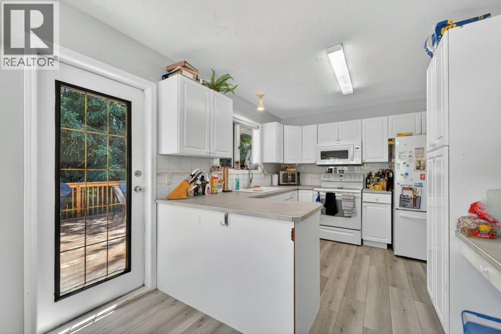 1641 17 Street SE, Salmon Arm, British Columbia  V1E 2M6 - Photo 4 - 10387986