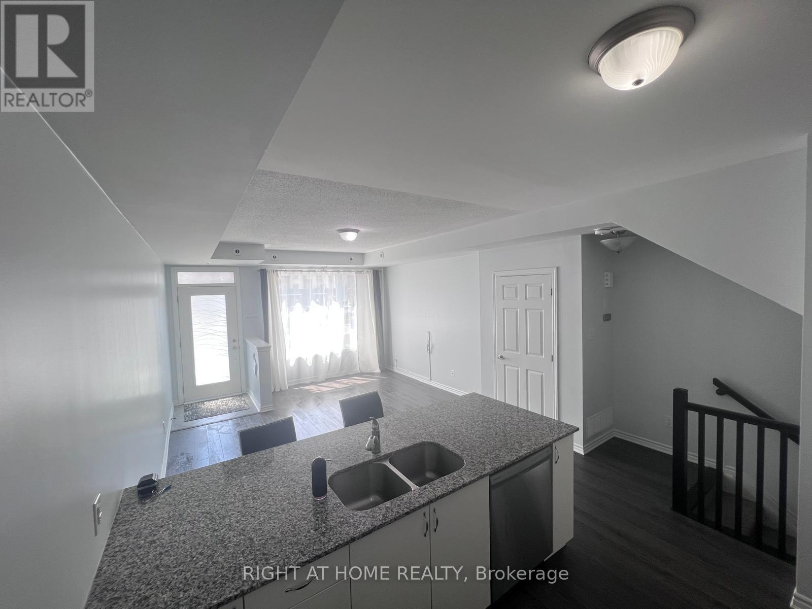 555 Takamose Pvt, Ottawa, Ontario K1K 5A5 - Photo 2 - X13128660