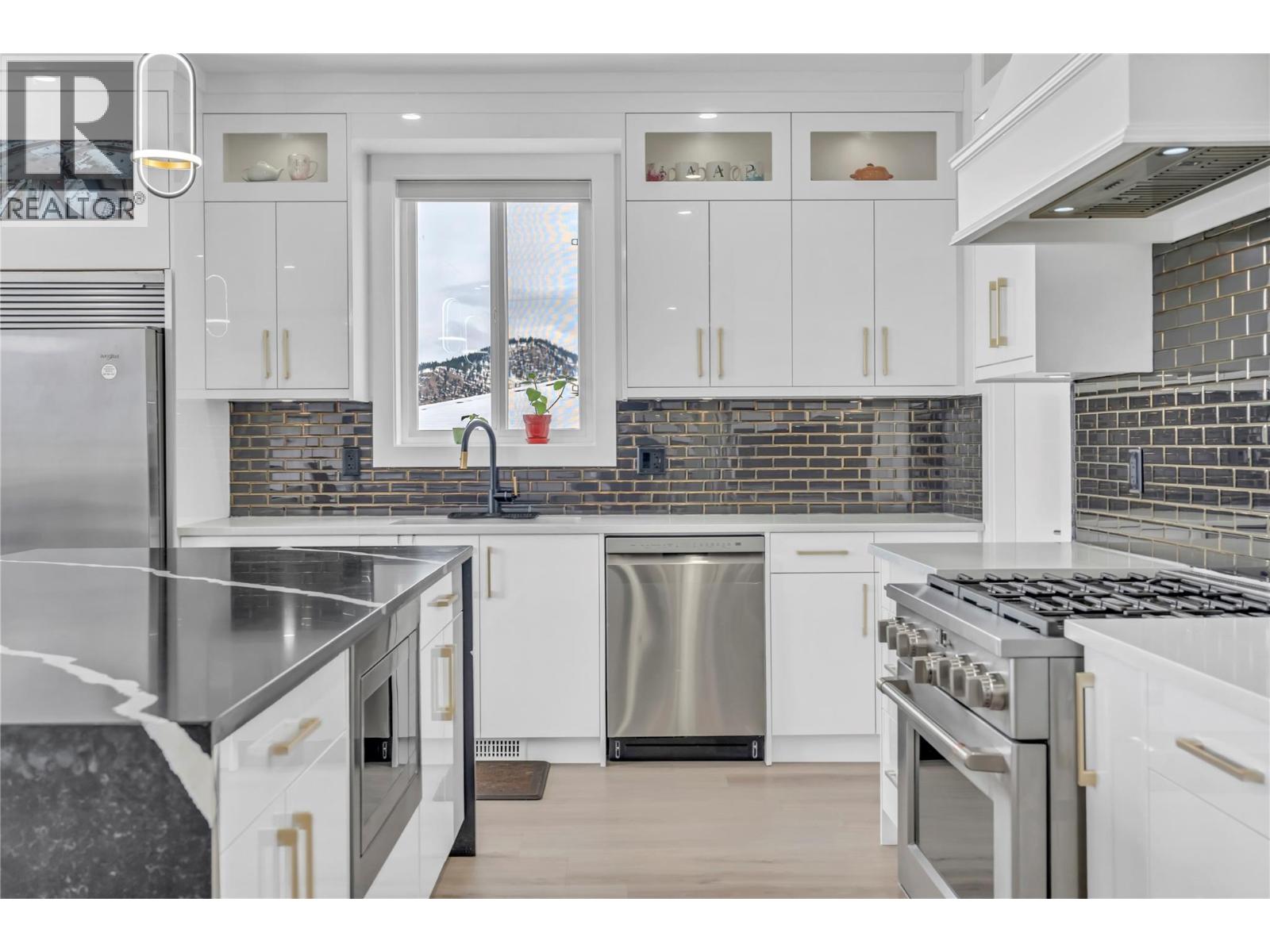2719 Hawthorn Drive, Penticton, British Columbia  V2A 9A9 - Photo 4 - 10375681