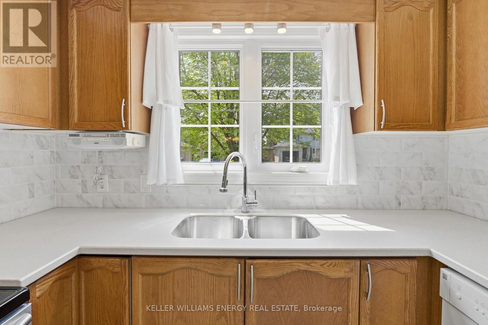 18 Arran Court, Clarington, Ontario  L1E 2E5 - Photo 11 - E13157844