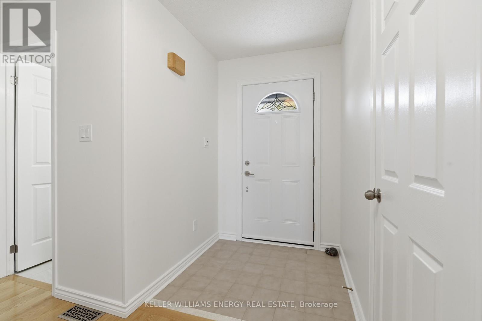 18 Arran Court, Clarington, Ontario  L1E 2E5 - Photo 5 - E13157844