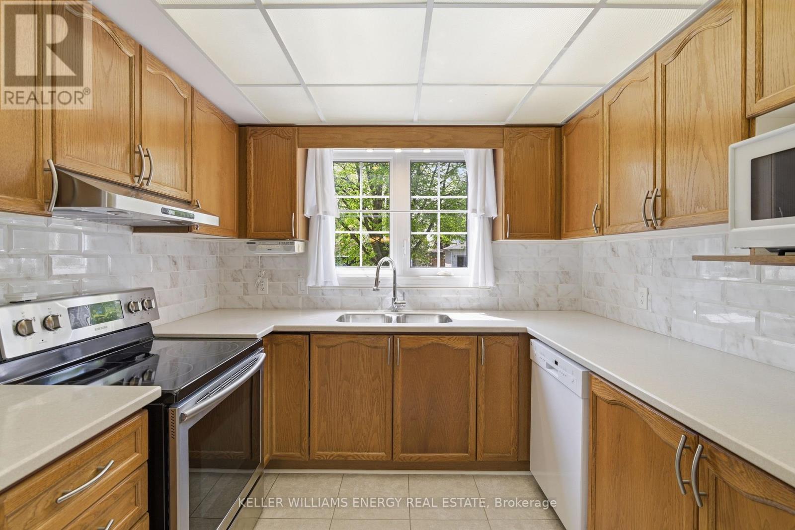 18 Arran Court, Clarington, Ontario  L1E 2E5 - Photo 7 - E13157844