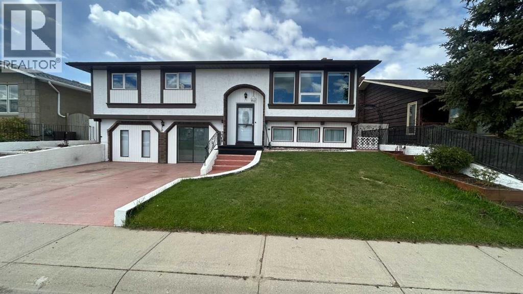 911 12 Street SE, High River, Alberta