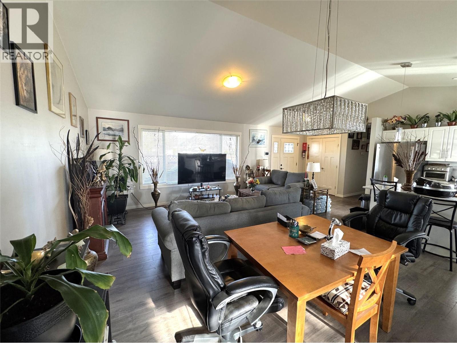 2402 Coldwater Avenue, Merritt, British Columbia  V1K 1B8 - Photo 7 - 10386087