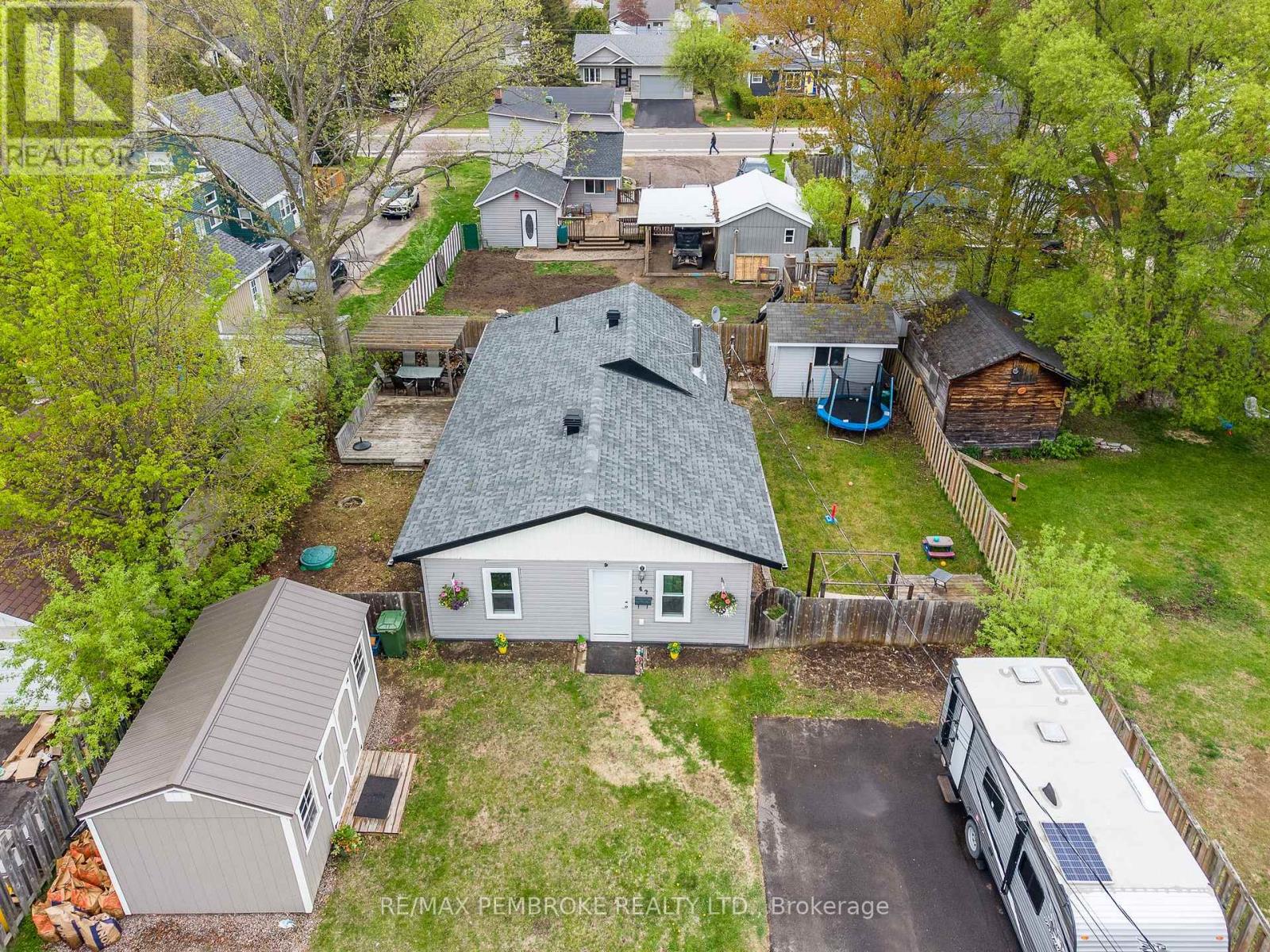 42 Selkirk Street, Petawawa, Ontario  K8H 1P2 - Photo 2 - X13157928
