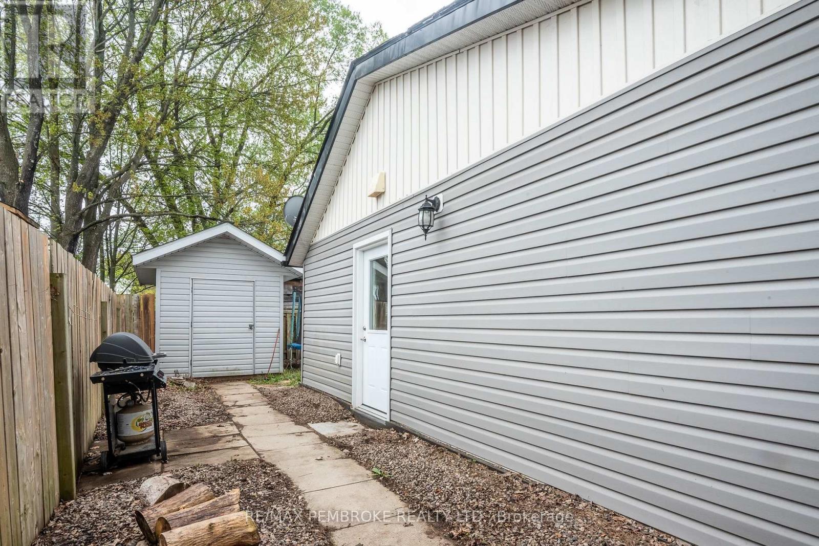 42 Selkirk Street, Petawawa, Ontario  K8H 1P2 - Photo 30 - X13157928