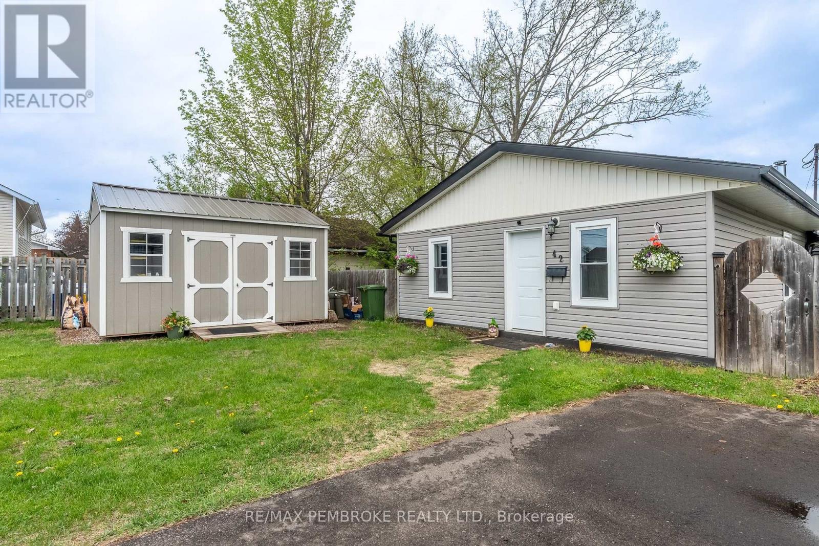 42 Selkirk Street, Petawawa, Ontario  K8H 1P2 - Photo 4 - X13157928