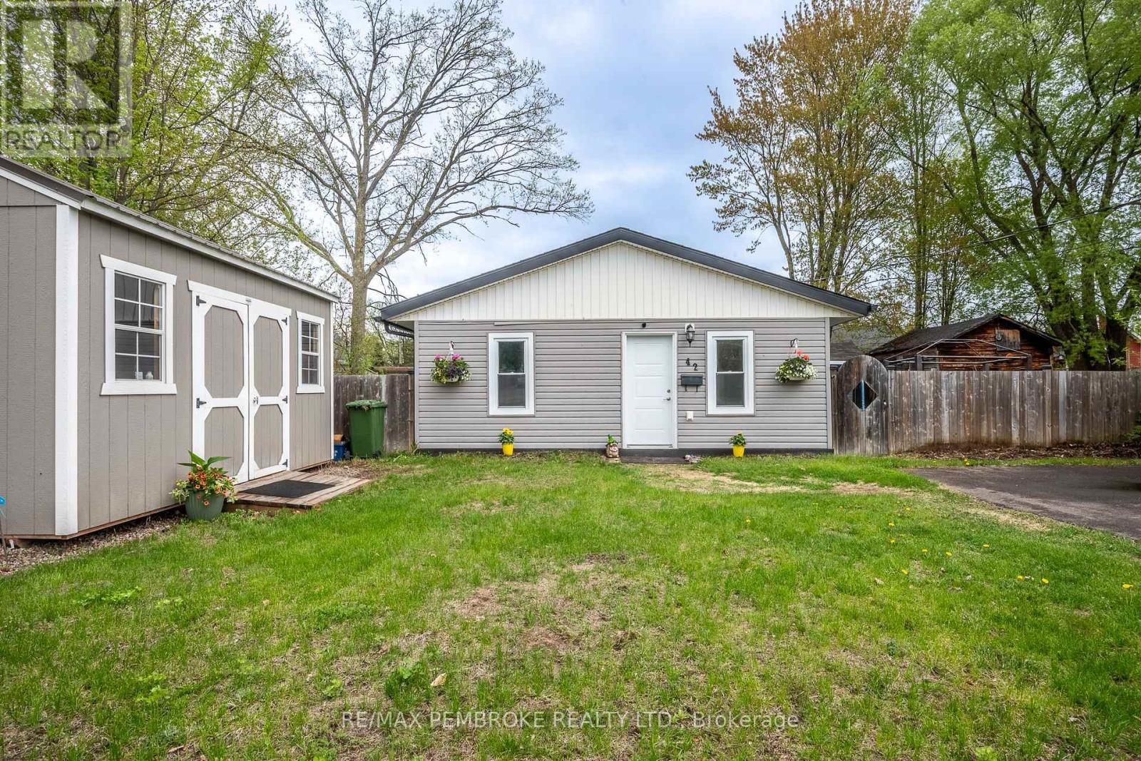 42 Selkirk Street, Petawawa, Ontario  K8H 1P2 - Photo 5 - X13157928
