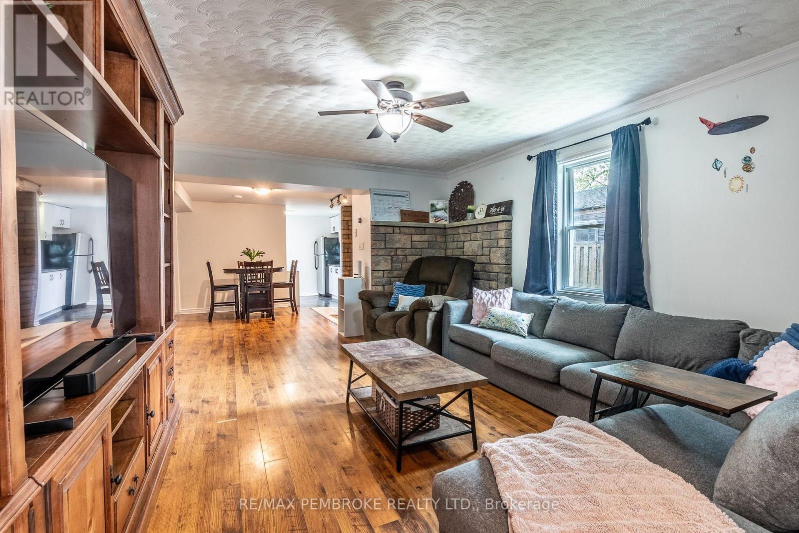 42 Selkirk Street, Petawawa, Ontario  K8H 1P2 - Photo 8 - X13157928