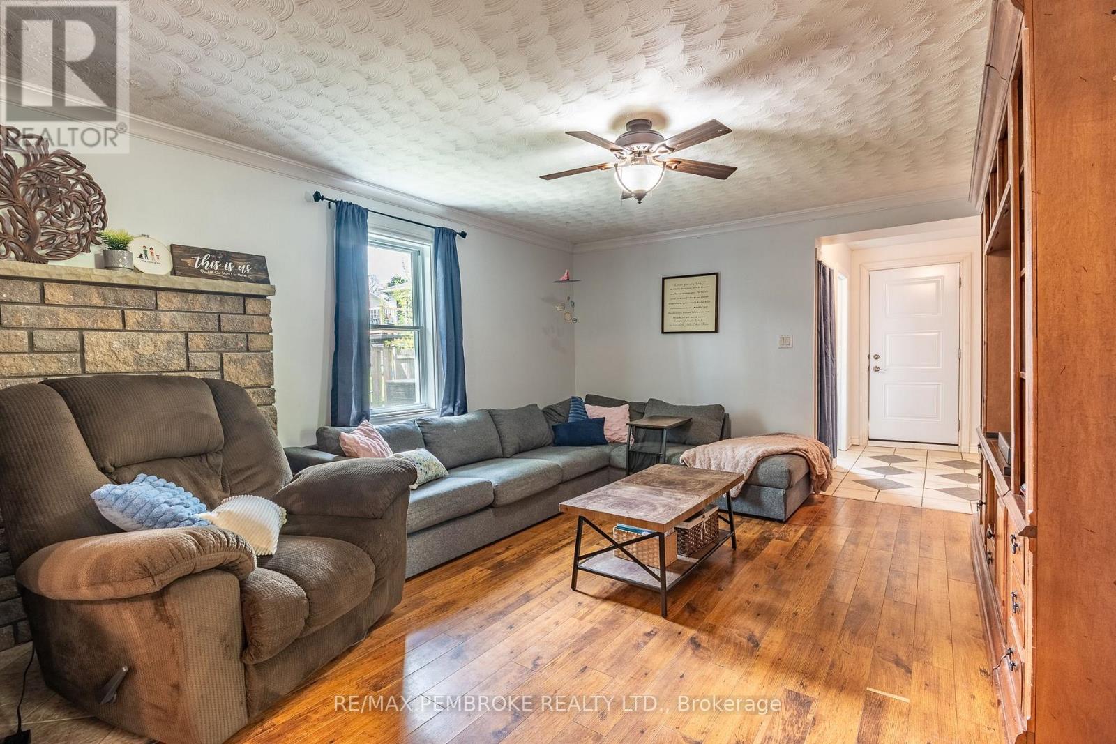 42 Selkirk Street, Petawawa, Ontario  K8H 1P2 - Photo 9 - X13157928