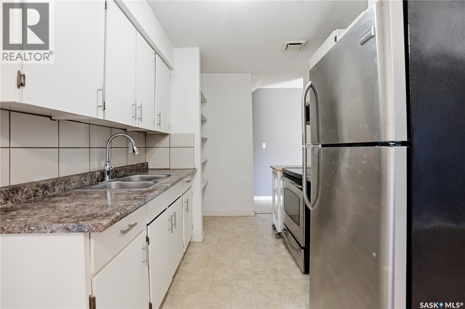 4174 Castle Road, Regina, Saskatchewan  S4S 6A4 - Photo 11 - SK036671