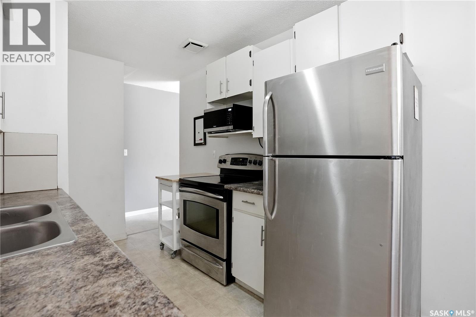 4174 Castle Road, Regina, Saskatchewan  S4S 6A4 - Photo 12 - SK036671