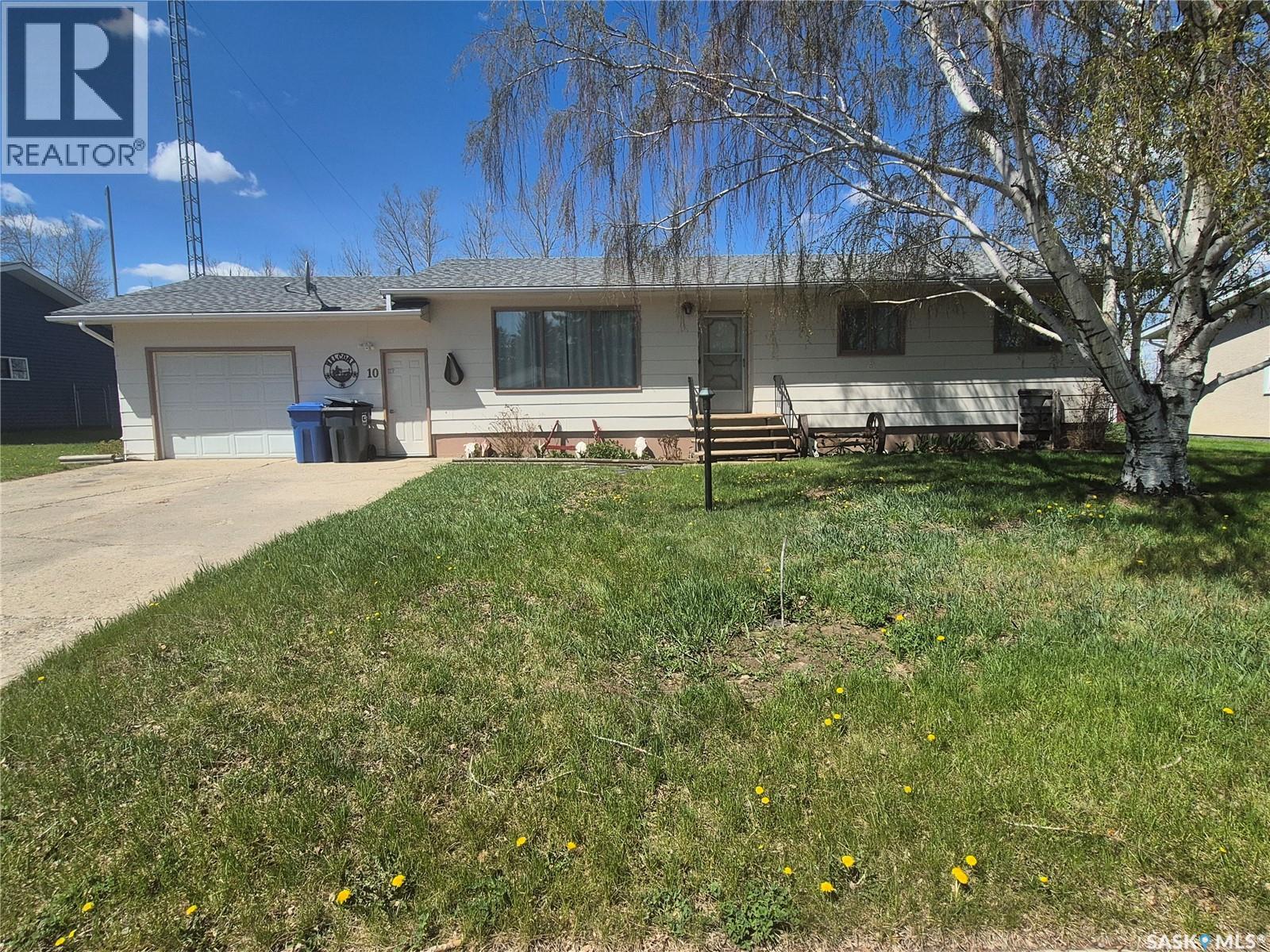 10 Yandeau CRESCENT, Radville, Saskatchewan