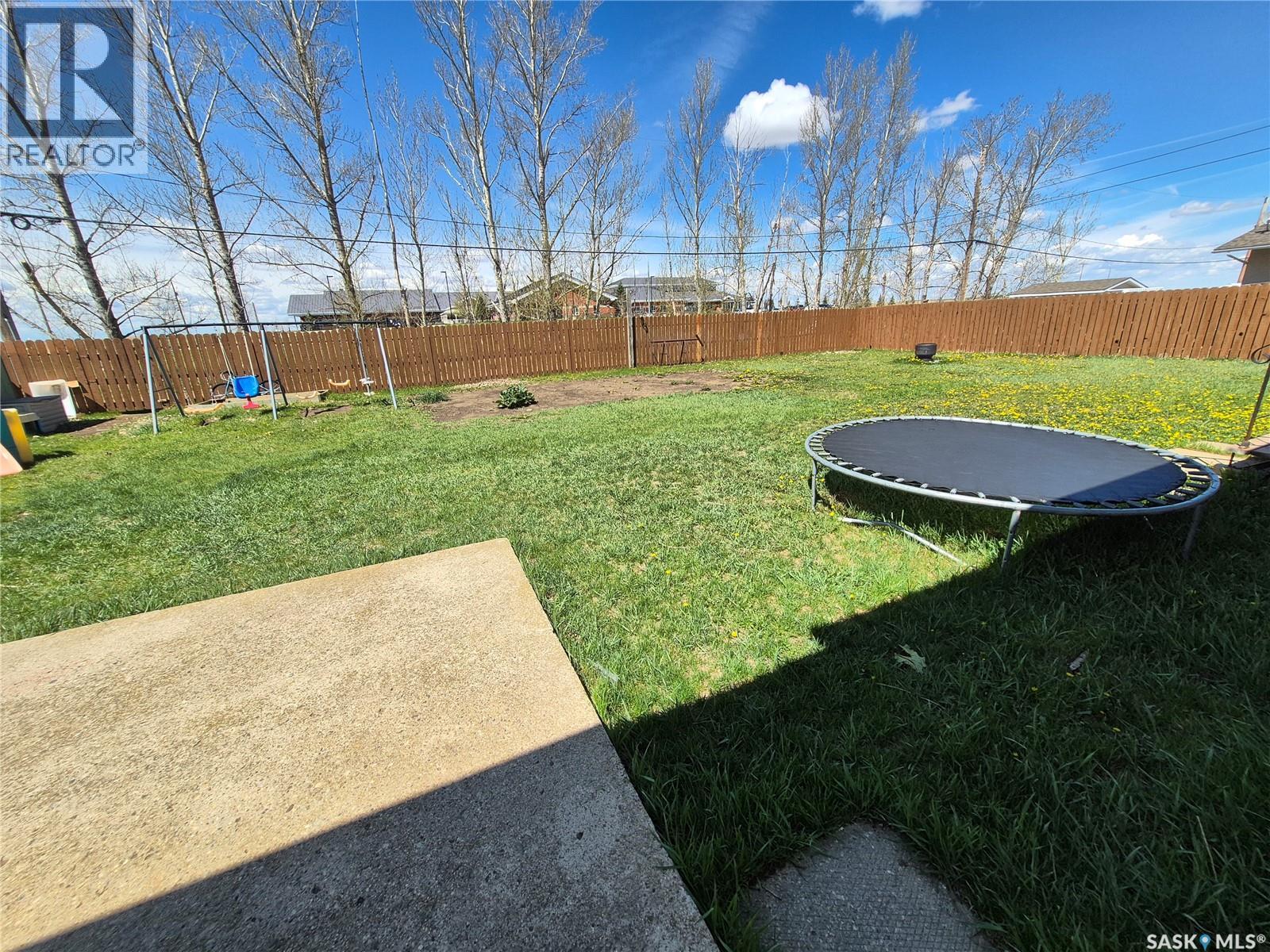 10 Yandeau Crescent, Radville, Saskatchewan  S0C 2G0 - Photo 44 - SK036662