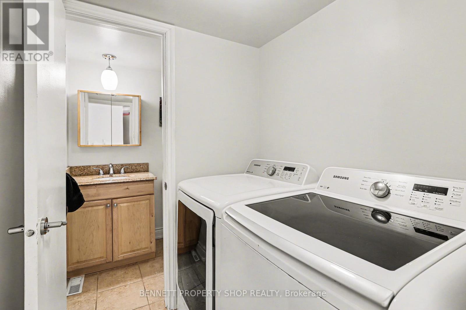 1408 Eastcliffe Way, Ottawa, Ontario  K1B 5H6 - Photo 12 - X12836418