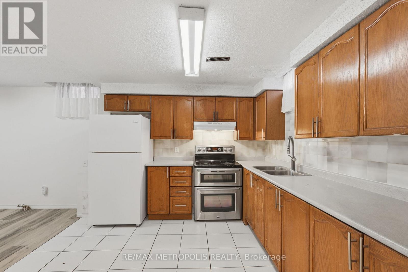 Bsmt - 584 Strouds Lane, Pickering, Ontario  L1V 4S6 - Photo 11 - E13157908