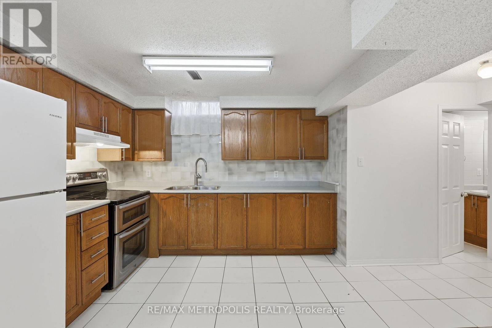 Bsmt - 584 Strouds Lane, Pickering, Ontario  L1V 4S6 - Photo 12 - E13157908