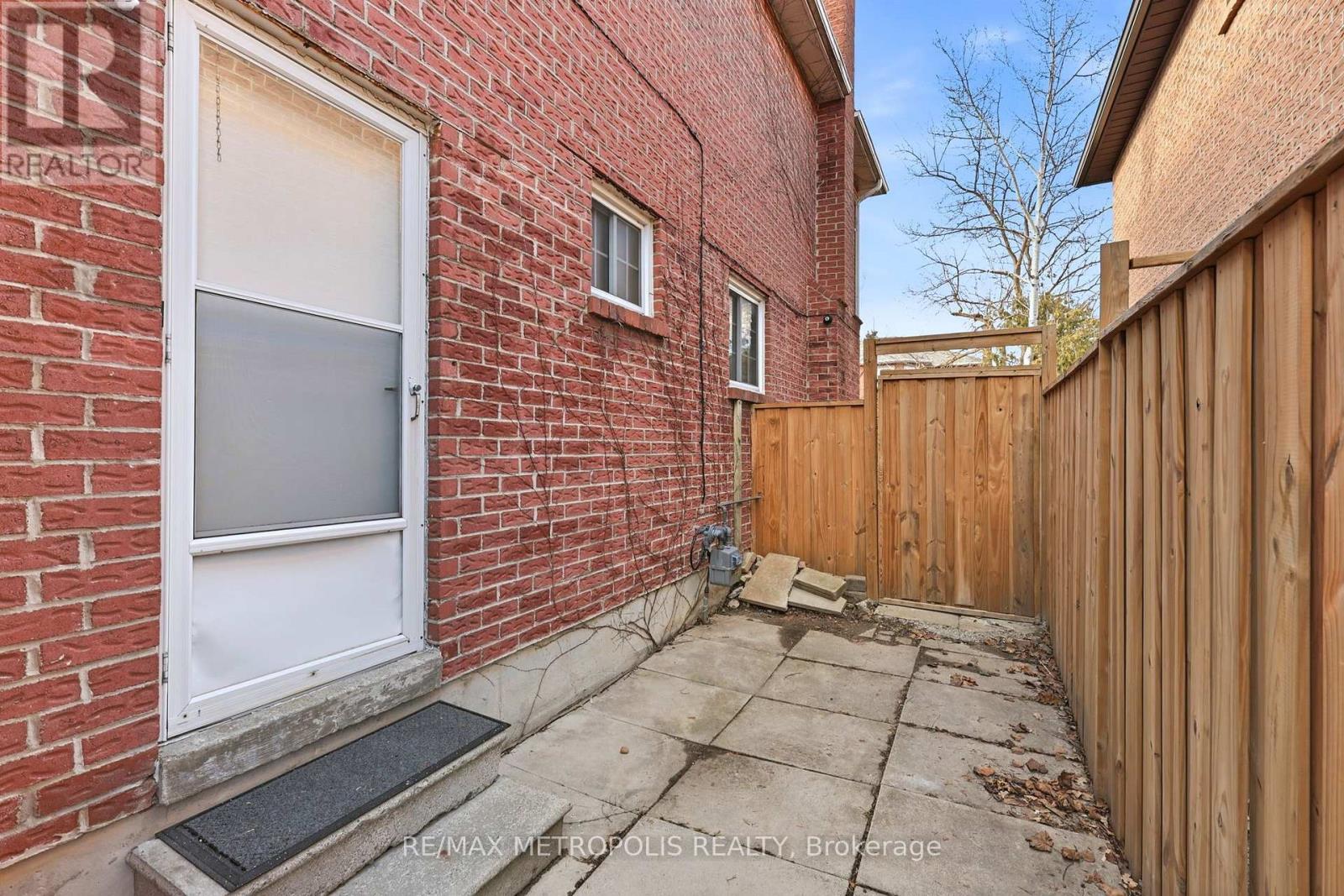 Bsmt - 584 Strouds Lane, Pickering, Ontario  L1V 4S6 - Photo 24 - E13157908