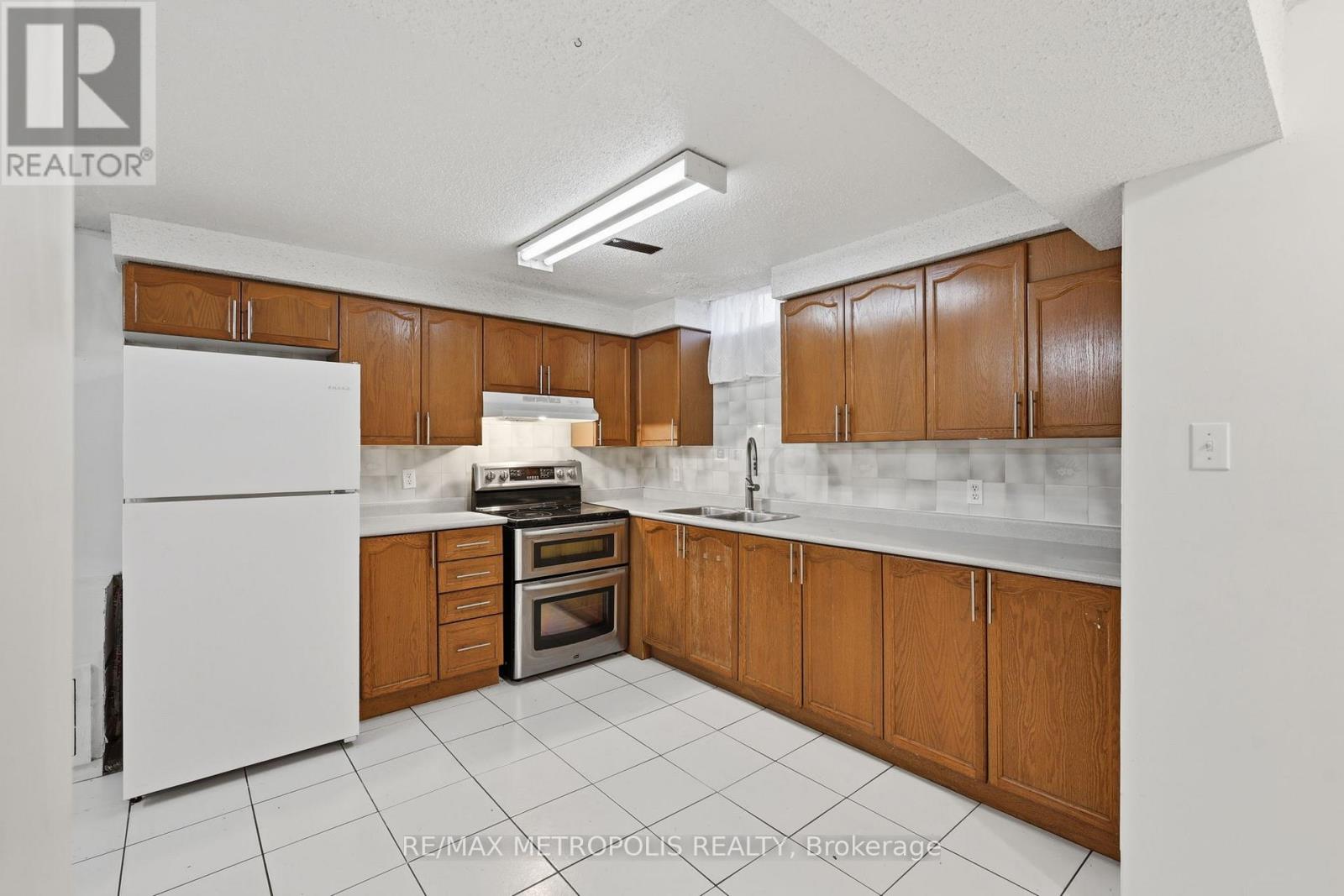 Bsmt - 584 Strouds Lane, Pickering, Ontario  L1V 4S6 - Photo 3 - E13157908